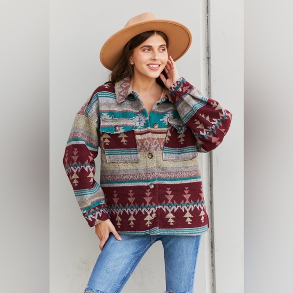 Geometric Raw Trim Slit Shacket - Picture 4 of 5